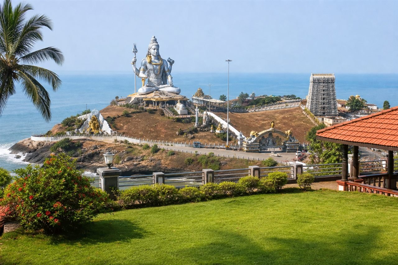 Murudeshwar Temple and Shiva statue on the coast, ideal for a family stay nearby